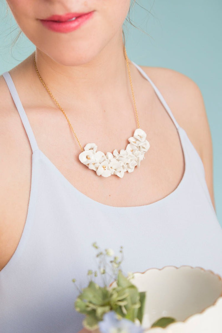 Collier floral blanc et or - Goye artiste céramiste