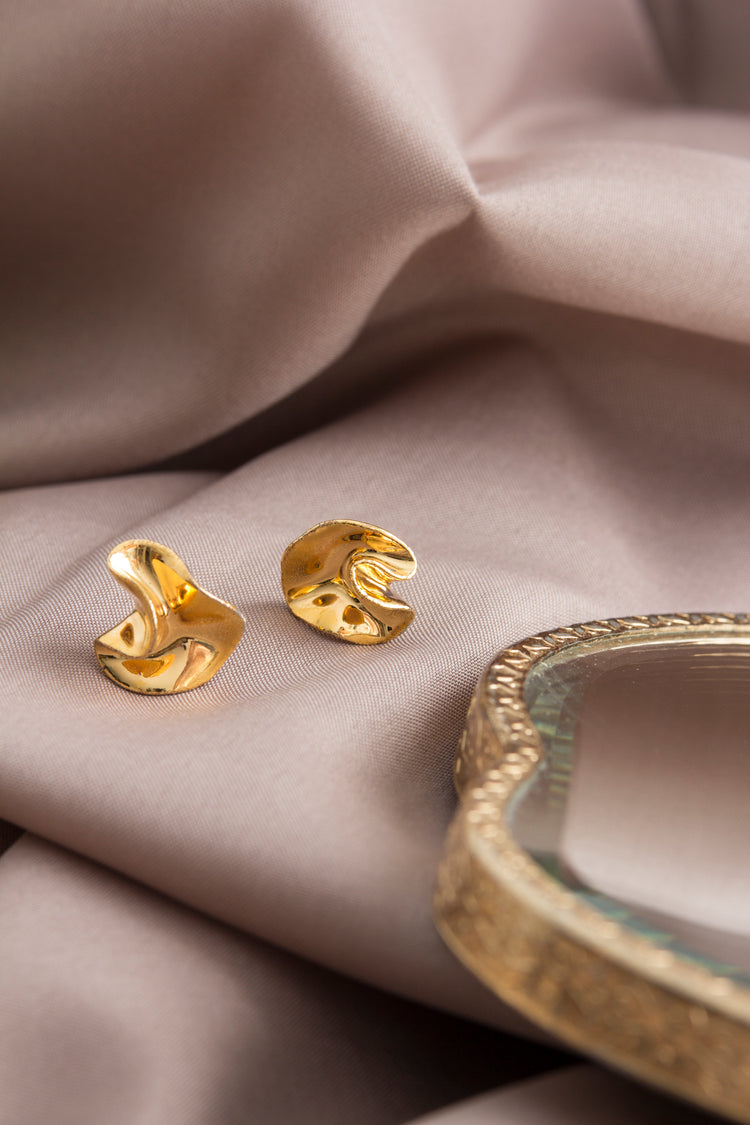 Small gold flower earrings