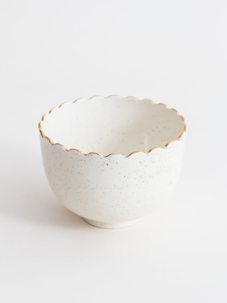 Large bowl with scalloped gold rim