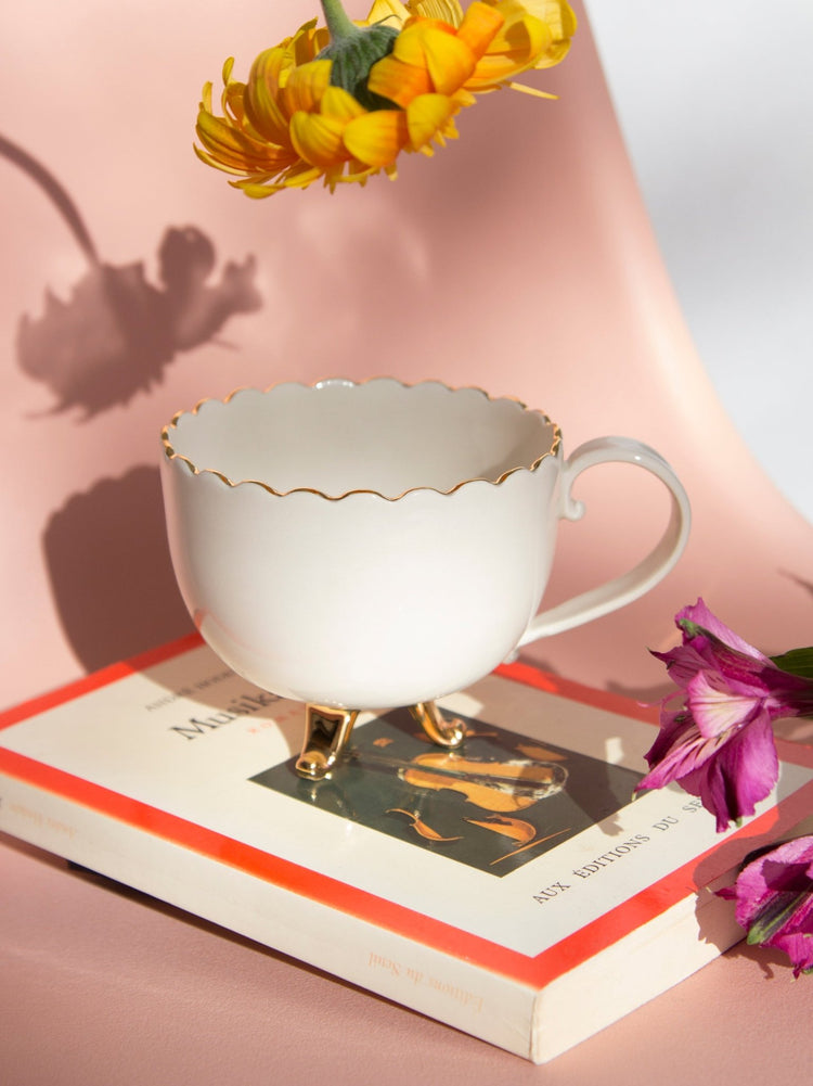 Tasse avec pattes dorées - Goye artiste céramiste