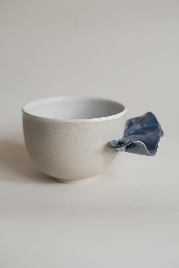 Frilly bowl with blue handle