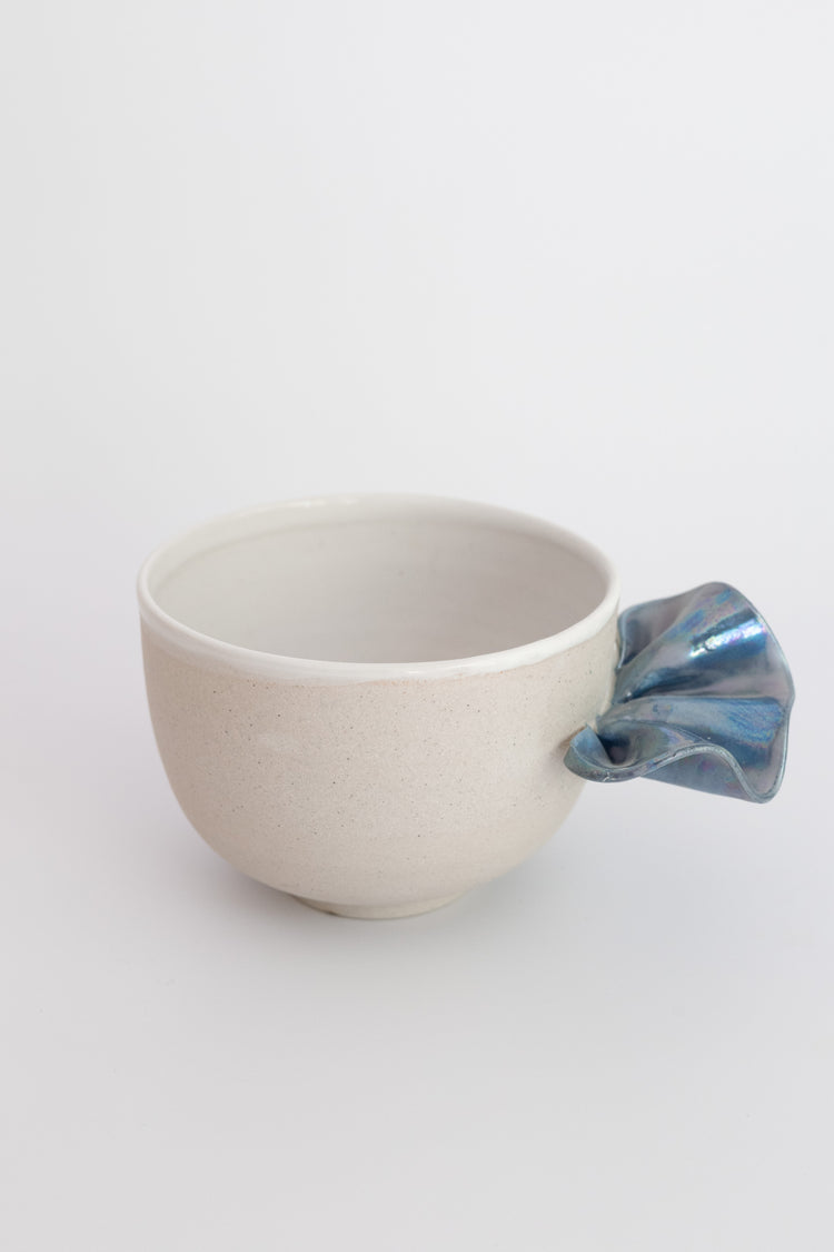 Frilly bowl with blue handle