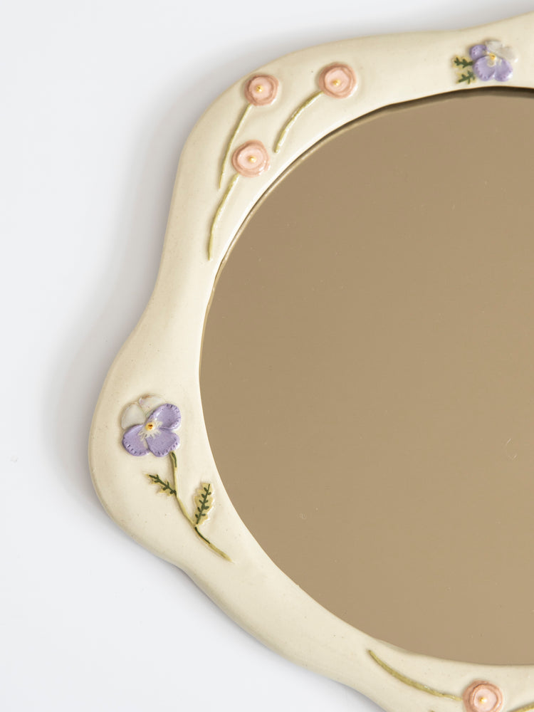 Petit miroir fleurs gravées