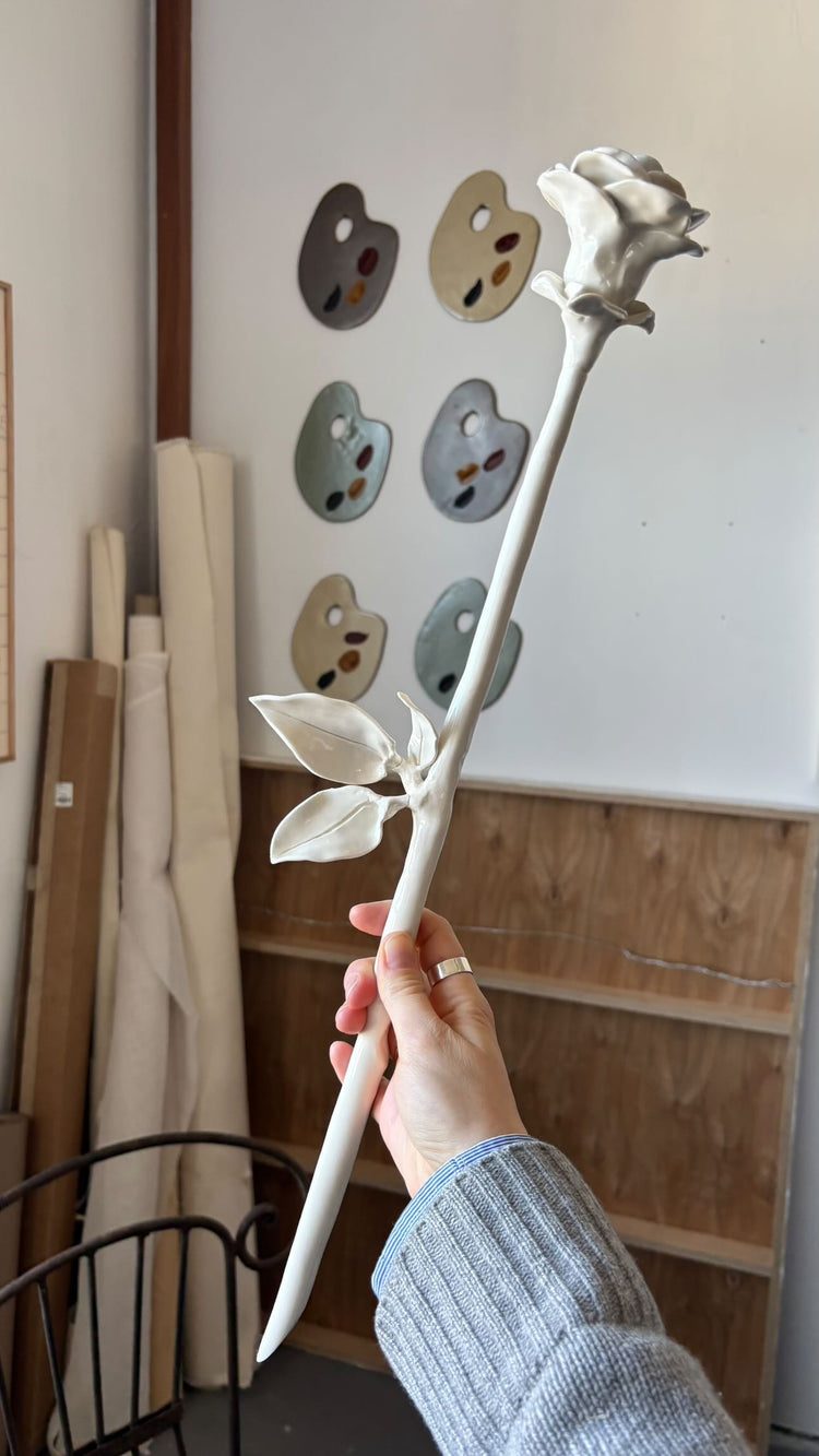 Rose décorative en porcelaine