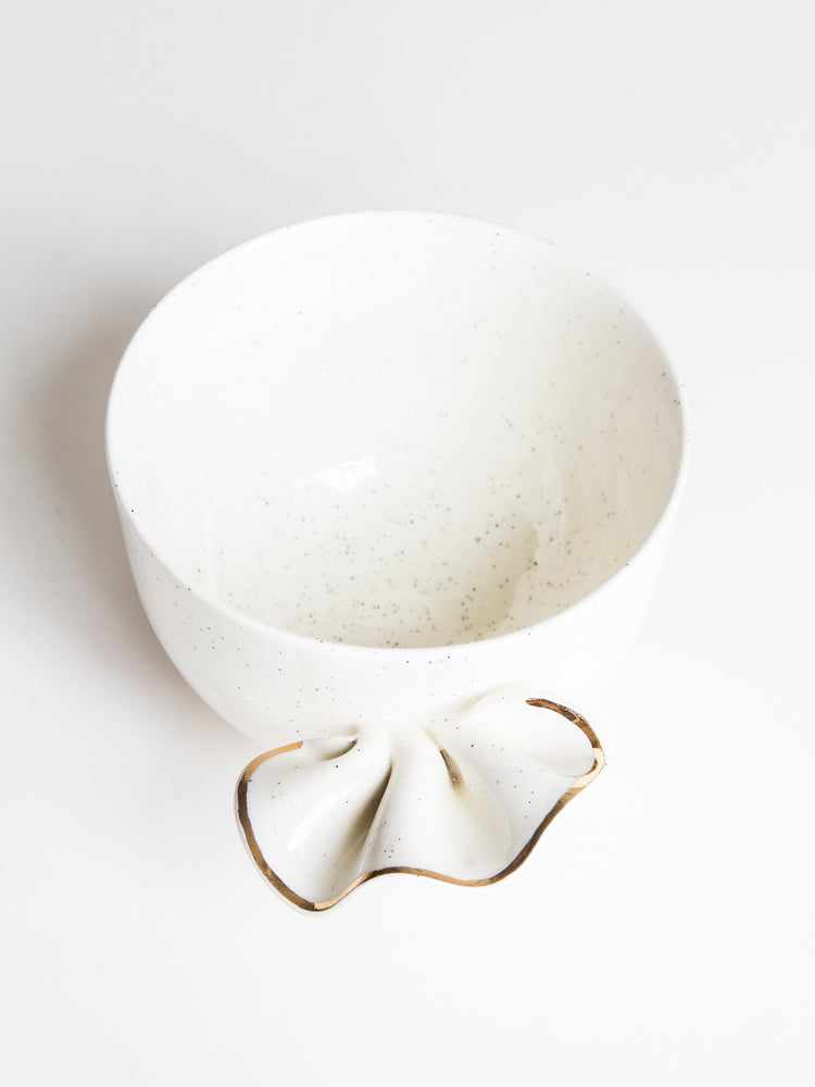 Tea bowl with gold ruffle