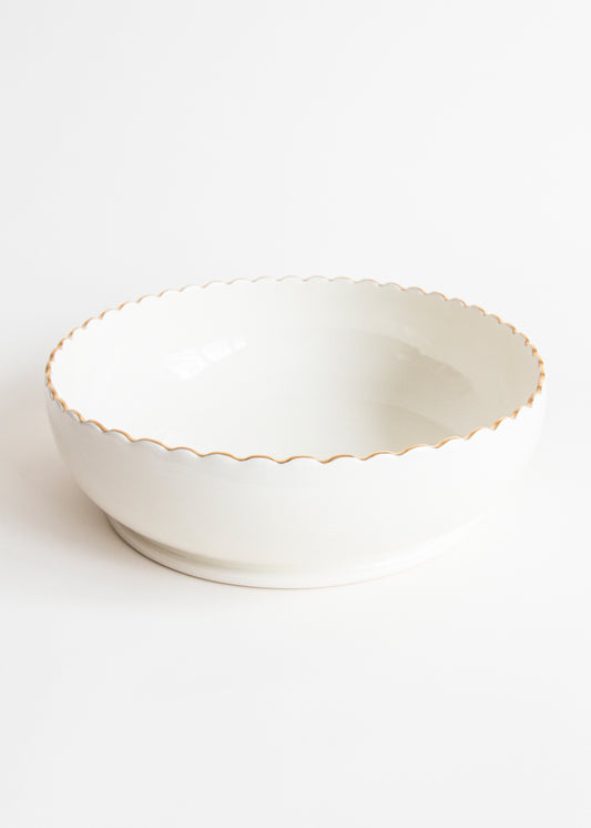 Dinner bowl with scalloped gold rim